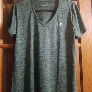 Under Armour BRAND NEW Women's Vneck top